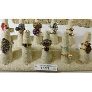 7/1111 Large Lot of Costume Rings
